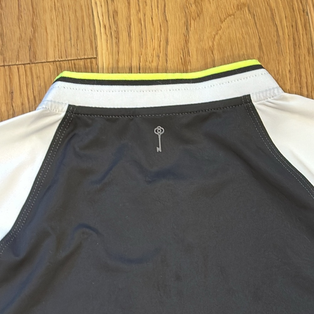 NWT Belyn Key Princess Seam Cap Sleeve Shirt Black White Neon Green Small Golf - Picture 8 of 8